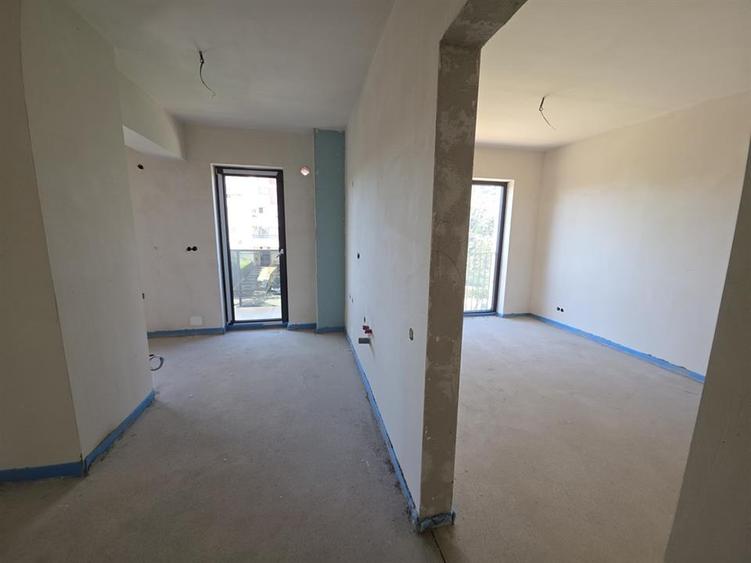 Apartament cu 3 camere semidecomandat în Mărăști