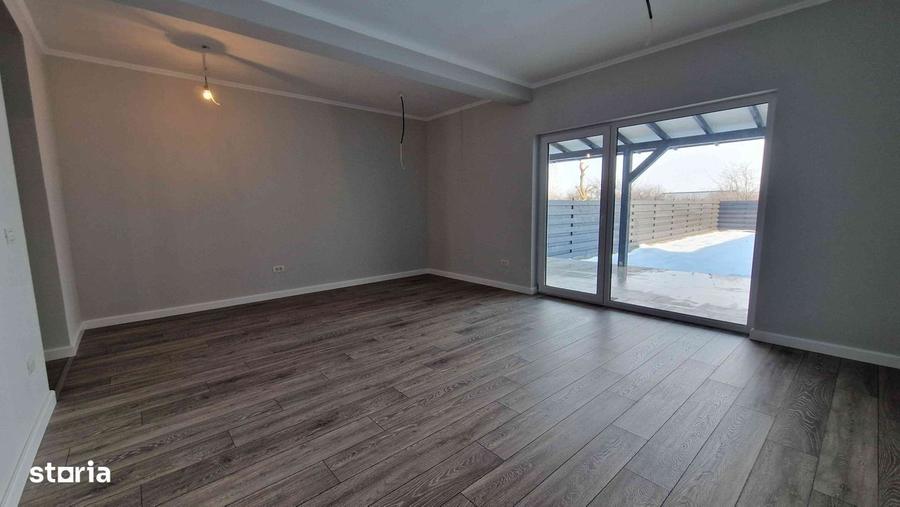 Casă cu 4 camere cu Teren 274 Mp în Remetea Mare