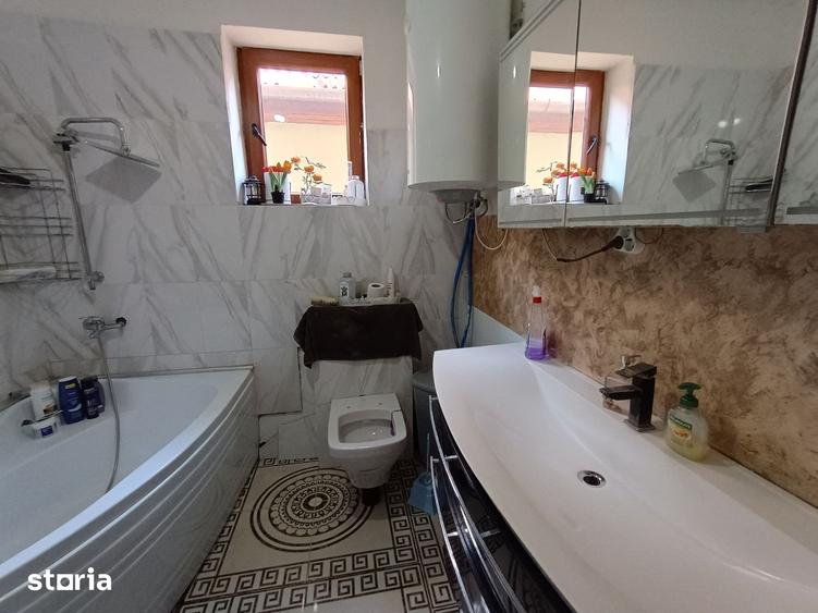Casă cu 3 camere cu Teren 400 Mp în Central