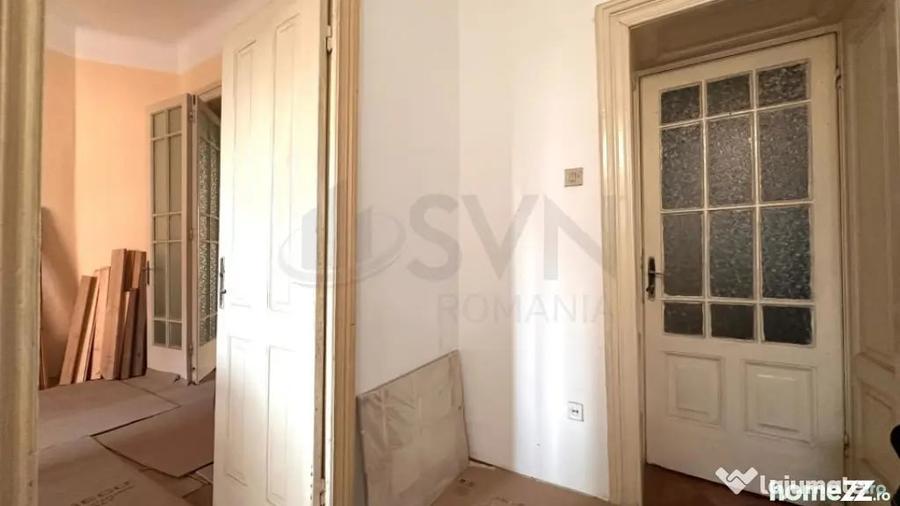 Apartament cu 5 camere semidecomandat în Universitate