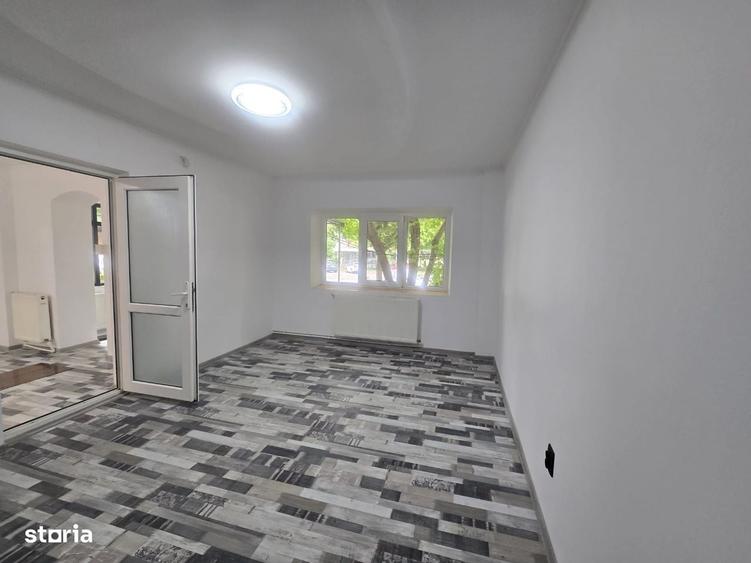 Spațiu comercial, de 54 mp, în Școlilor