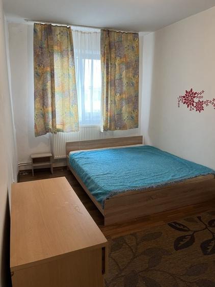 Apartament cu 3 camere semidecomandat în Central