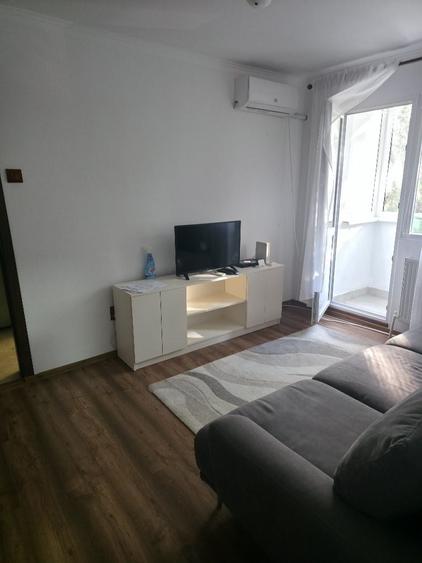 Apartament cu 2 camere semidecomandat în Micro 39