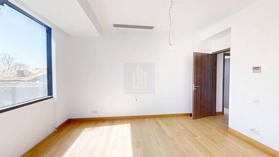 Apartament cu 4 camere semidecomandat în Eminescu