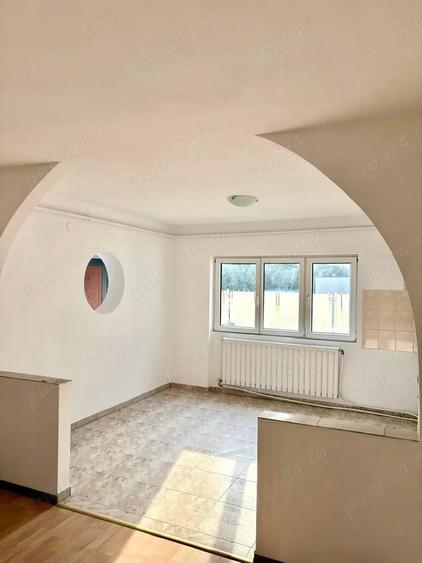 Casă cu 5 camere cu Teren 140 Mp în Lipovei