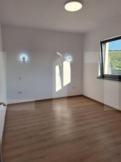 Casă cu 4 camere cu Teren 533 Mp în Curtești