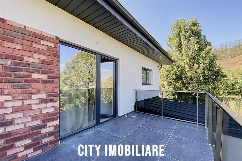 Casă individuală cu 4 camere cu Canalizare în Sânnicoară