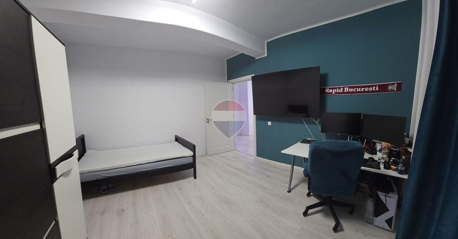 Casă individuală cu 4 camere cu Teren 270 Mp în Est