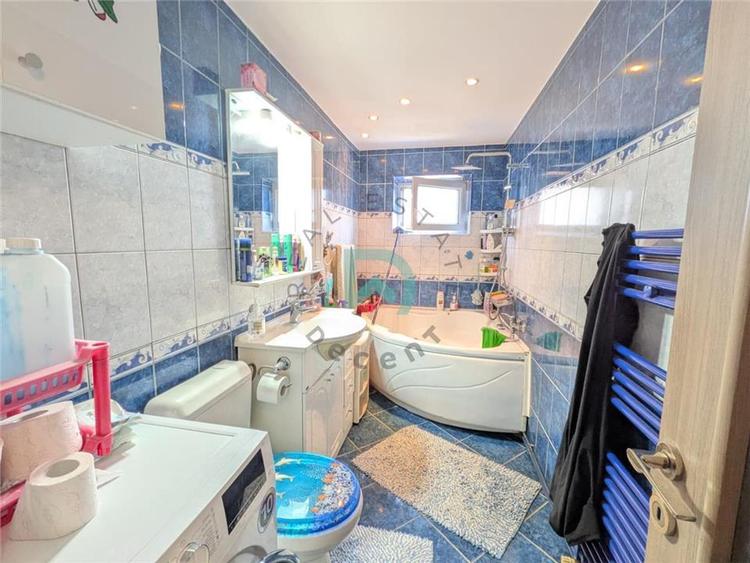 Apartament cu 3 camere decomandat în Astra