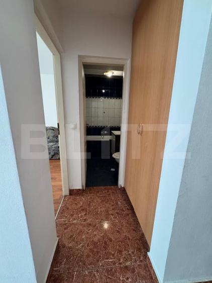 Apartament cu 3 camere semidecomandat, mobilat în Hunedoara