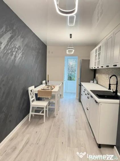 Apartament cu 3 camere semidecomandat în Dorobanți