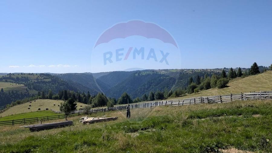 Teren Construcții intravilan de 2348 mp, în Măguri-Răcătău