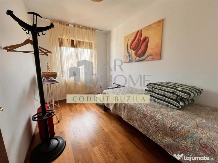 Casă cu 5 camere cu Teren 300 Mp în Central