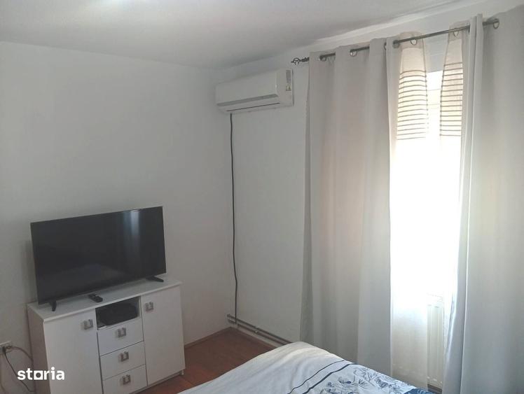 Apartament cu 3 camere semidecomandat în Grădiște