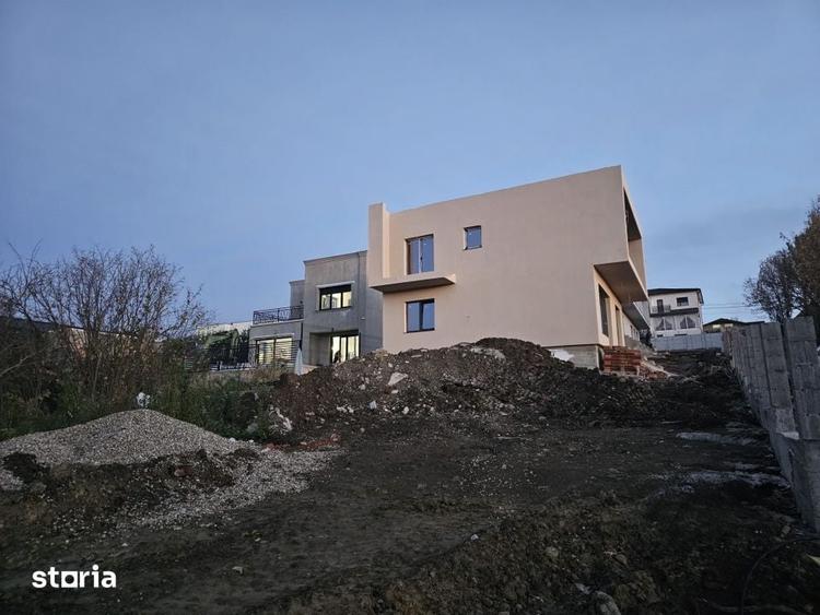 Casă cu 5 camere cu Teren 425 Mp în Iorga