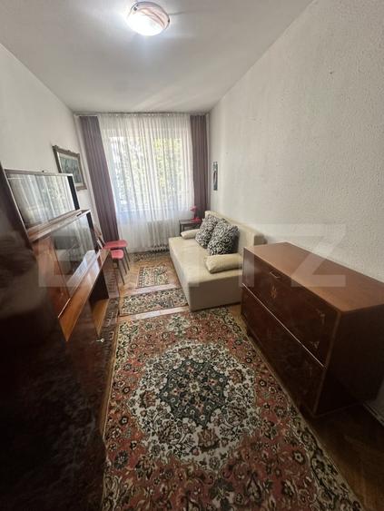 Apartament cu 3 camere decomandat, mobilat în Decebal