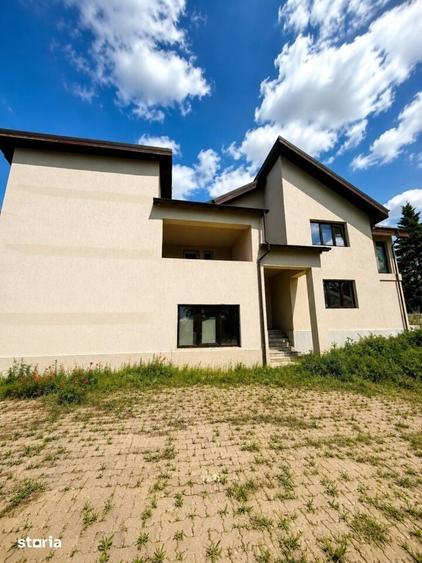 Casă cu 9 camere cu Teren 4000 Mp în Snagov