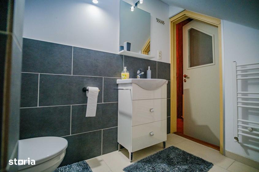 Casă cu 7 camere cu Teren 120 Mp în Râu de Mori