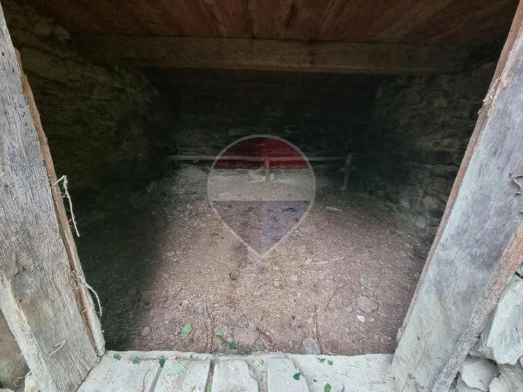 Casă individuală cu 2 camere cu Teren 760 Mp în Brusturi