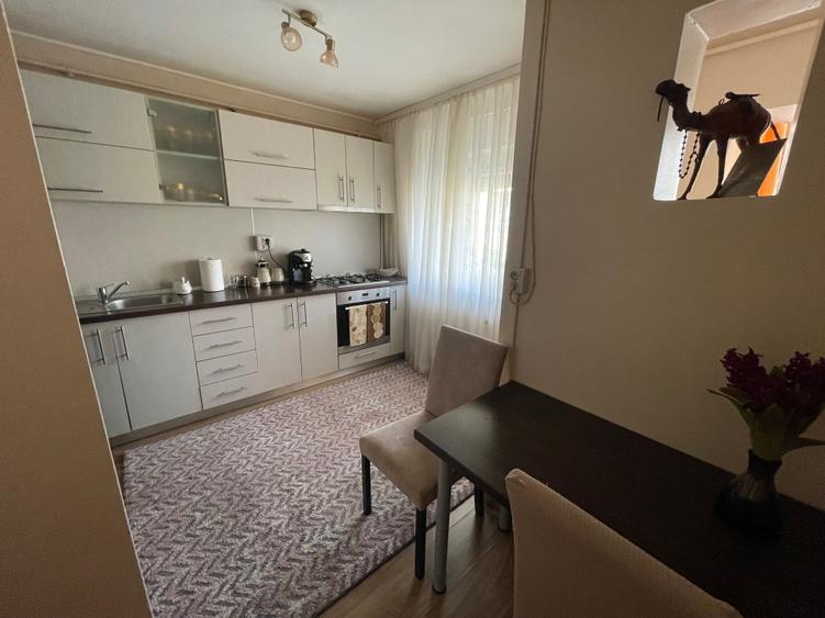 Apartament cu 2 camere decomandat în 1 Mai