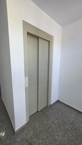Apartament cu 3 camere decomandat în Dobroești