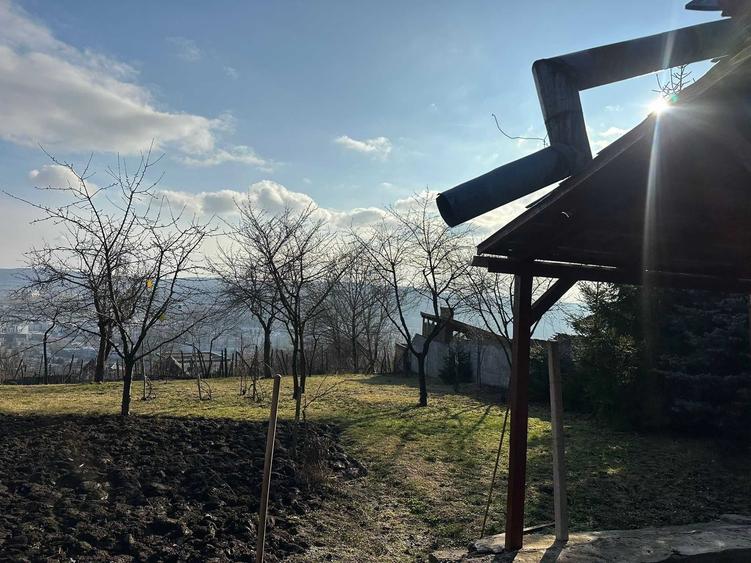 Casă cu 2 camere cu Teren 1150 Mp în Central