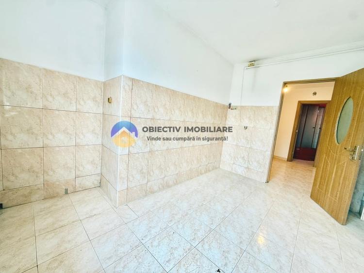 Apartament cu 3 camere decomandat în Precista