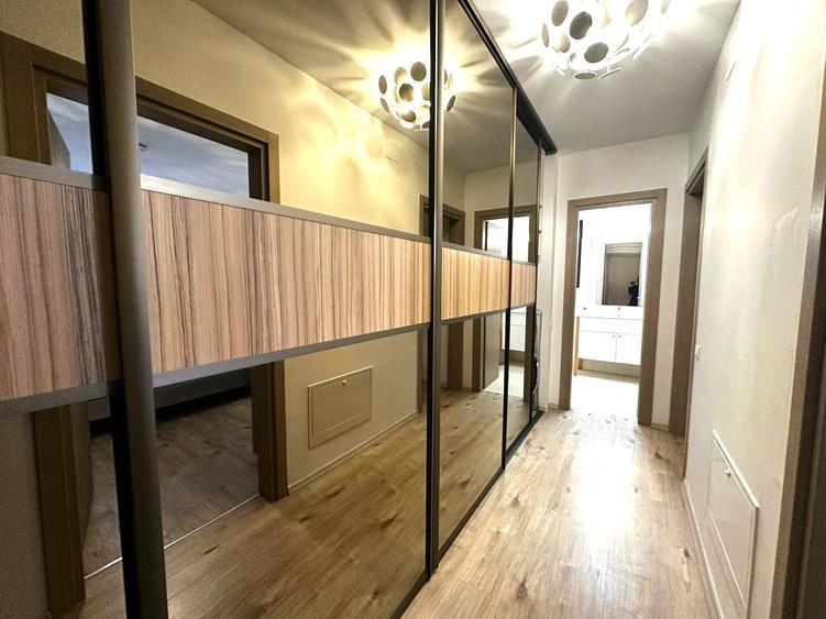 Apartament cu 3 camere semidecomandat, mobilat în Băneasa
