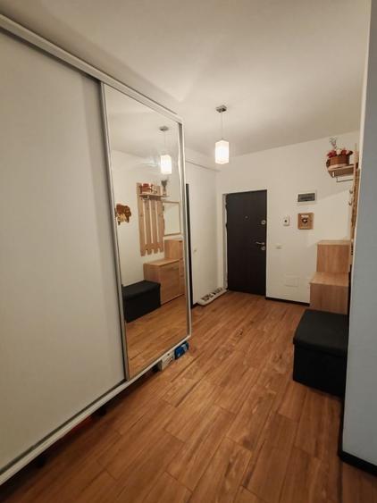 Apartament cu 2 camere, mobilat în Tractorul