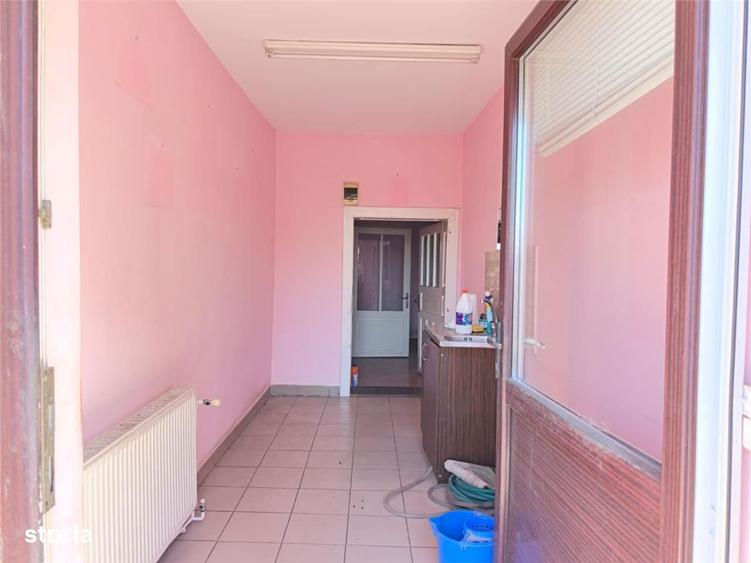 Casă cu 4 camere cu Teren 1255 Mp în 7 Noiembrie