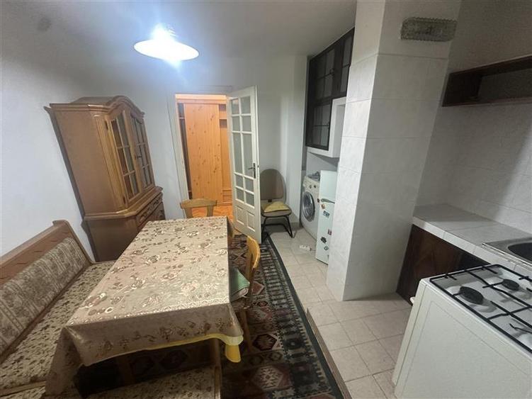 Apartament cu 2 camere decomandat, mobilat în Bucovina