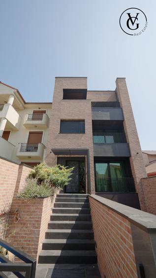 Casă individuală cu 10 camere cu Piscina în Central