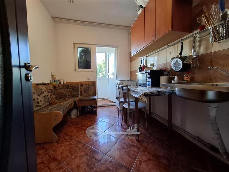 Apartament cu 2 camere decomandat în Nicolina