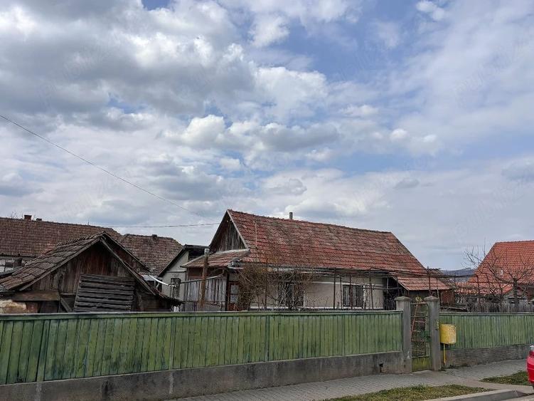 Casă cu 2 camere cu Teren 550 Mp în Central