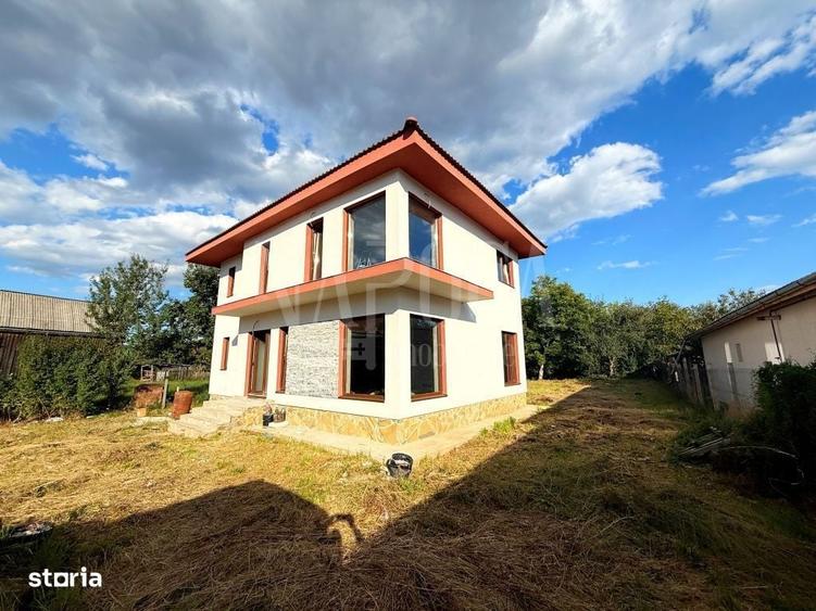 Casă cu 4 camere în Luna