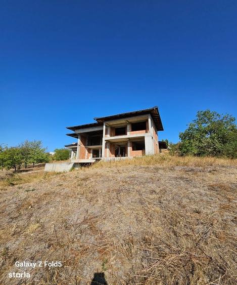 Casă cu 4 camere cu Teren 1400 Mp în Central
