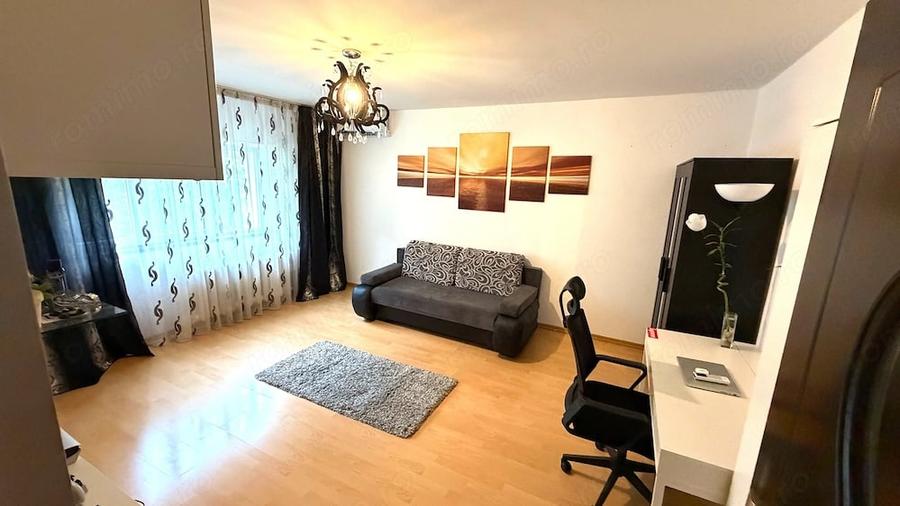 Apartament cu 3 camere decomandat în Vitan