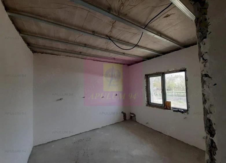 Casă cu 4 camere cu Teren 200 Mp în 1 Decembrie