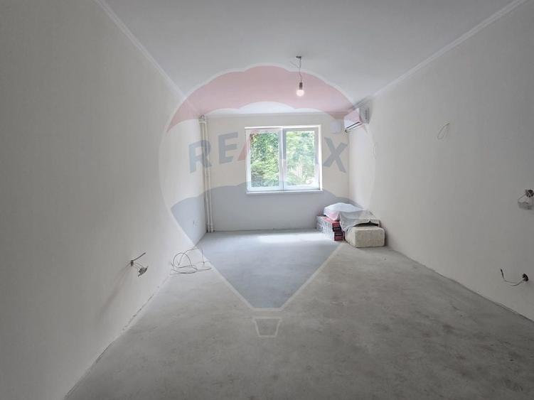 Apartament cu 2 camere semidecomandat în Crângași