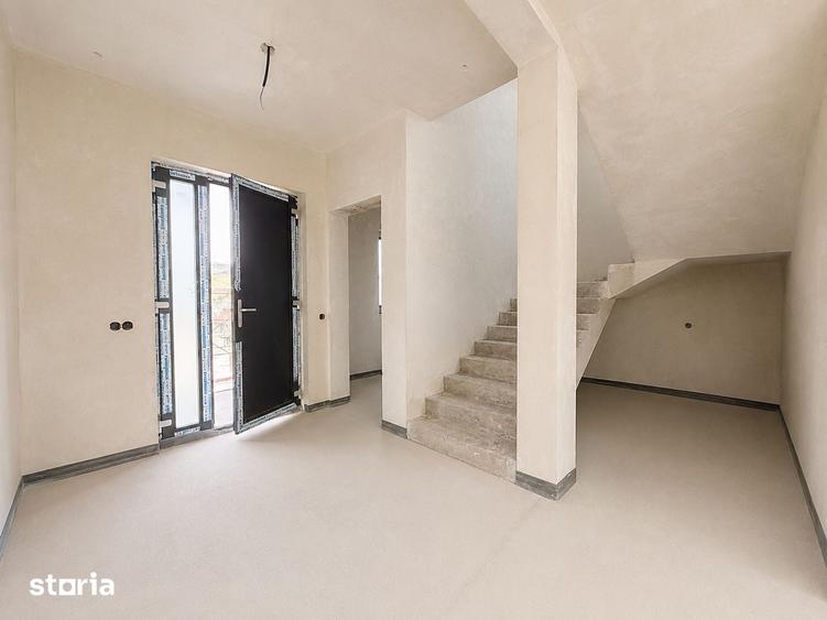 Casă cu 4 camere decomandat cu Teren 400 Mp în Luna