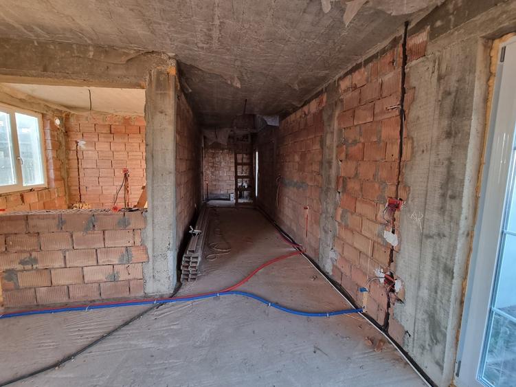 Casă cu 3 camere în Cornești
