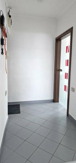 Apartament cu 2 camere semidecomandat, mobilat în Berceni
