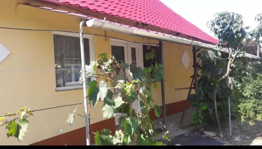Casă cu 2 camere decomandat cu Teren 952 Mp în Centura