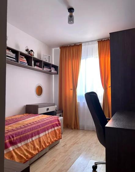 Apartament cu 3 camere decomandat, mobilat în Nicolina