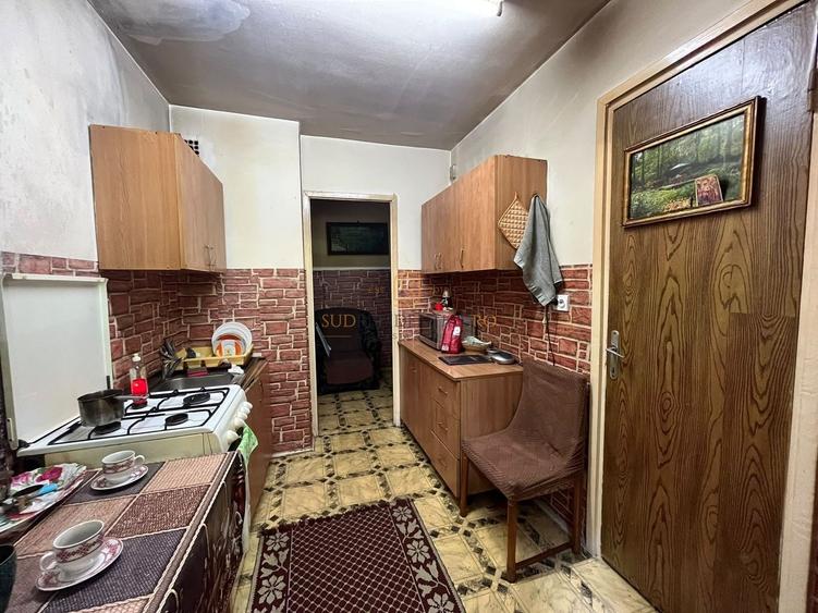 Apartament cu 3 camere semidecomandat, mobilat în Berceni