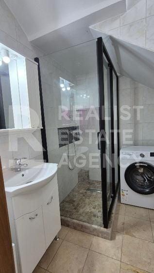 Duplex cu 5 camere cu Canalizare în Central