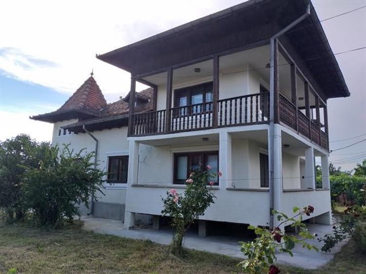 Casă individuală cu 6 camere cu Canalizare în Găvana Platou