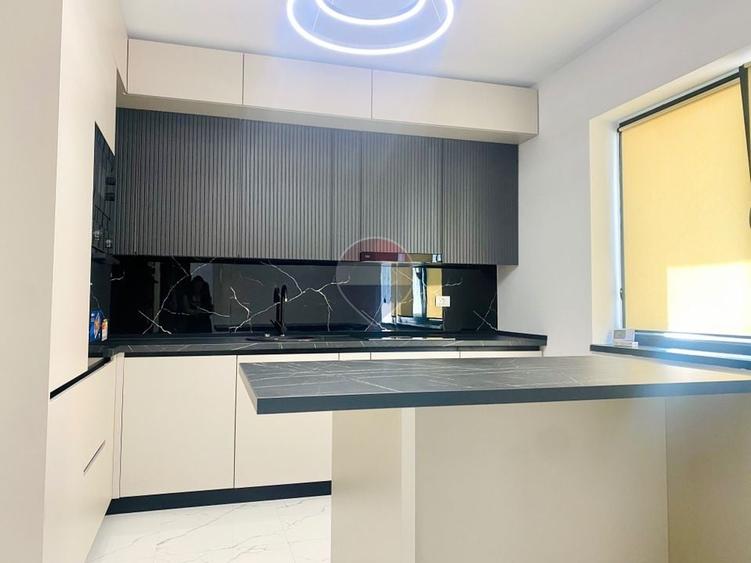 Apartament cu 4 camere decomandat, mobilat în Central