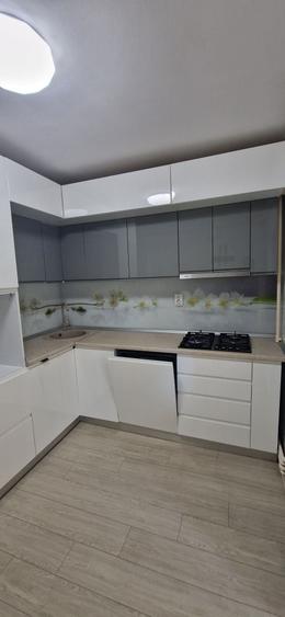Apartament cu 3 camere decomandat în Mărăcineni
