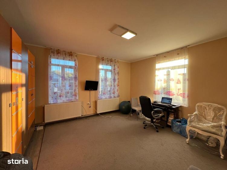 Casă cu 3 camere în Spitalul Județean